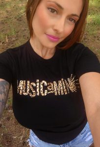 10merchan musicamino 2025